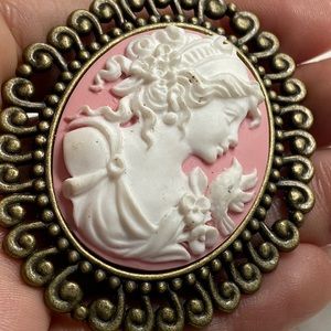 VINTAGE BROOCH PINK GIRL